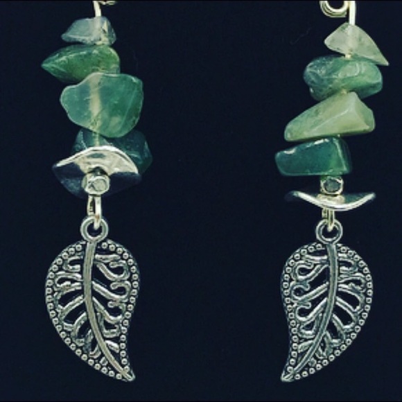 Leaf gemstones earrings . Genuine green moss agate stones & silver leaf charms - Picture 8 of 9